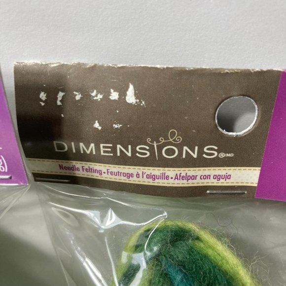 Dimensions Feltworks 100% Wool Pencil Roving Variegated Green Needle Felting - Picture 4 of 16